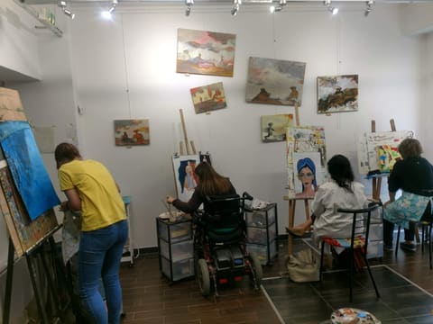 The studio and Delphine — Atelier du Mérac